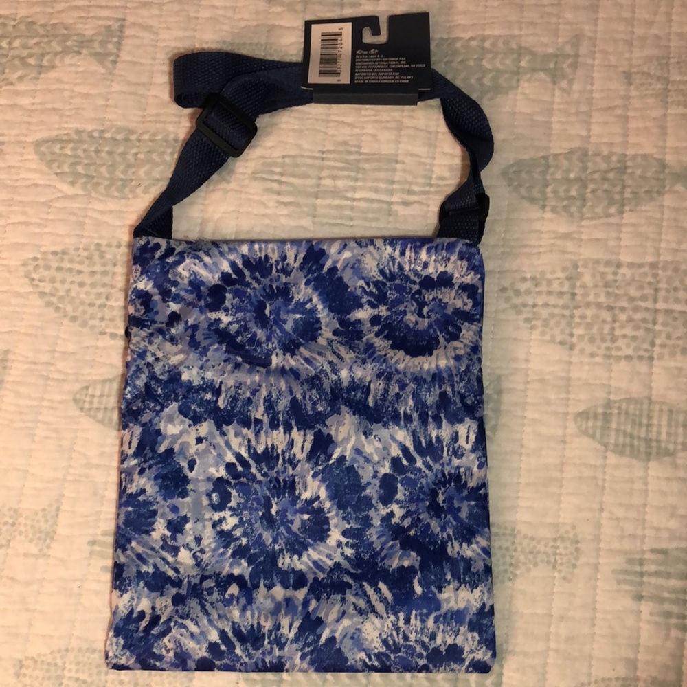 💙🤍💙 Crossbody Bag Tie-dye 💙🤍💙 NWT - Picture 4 of 5
